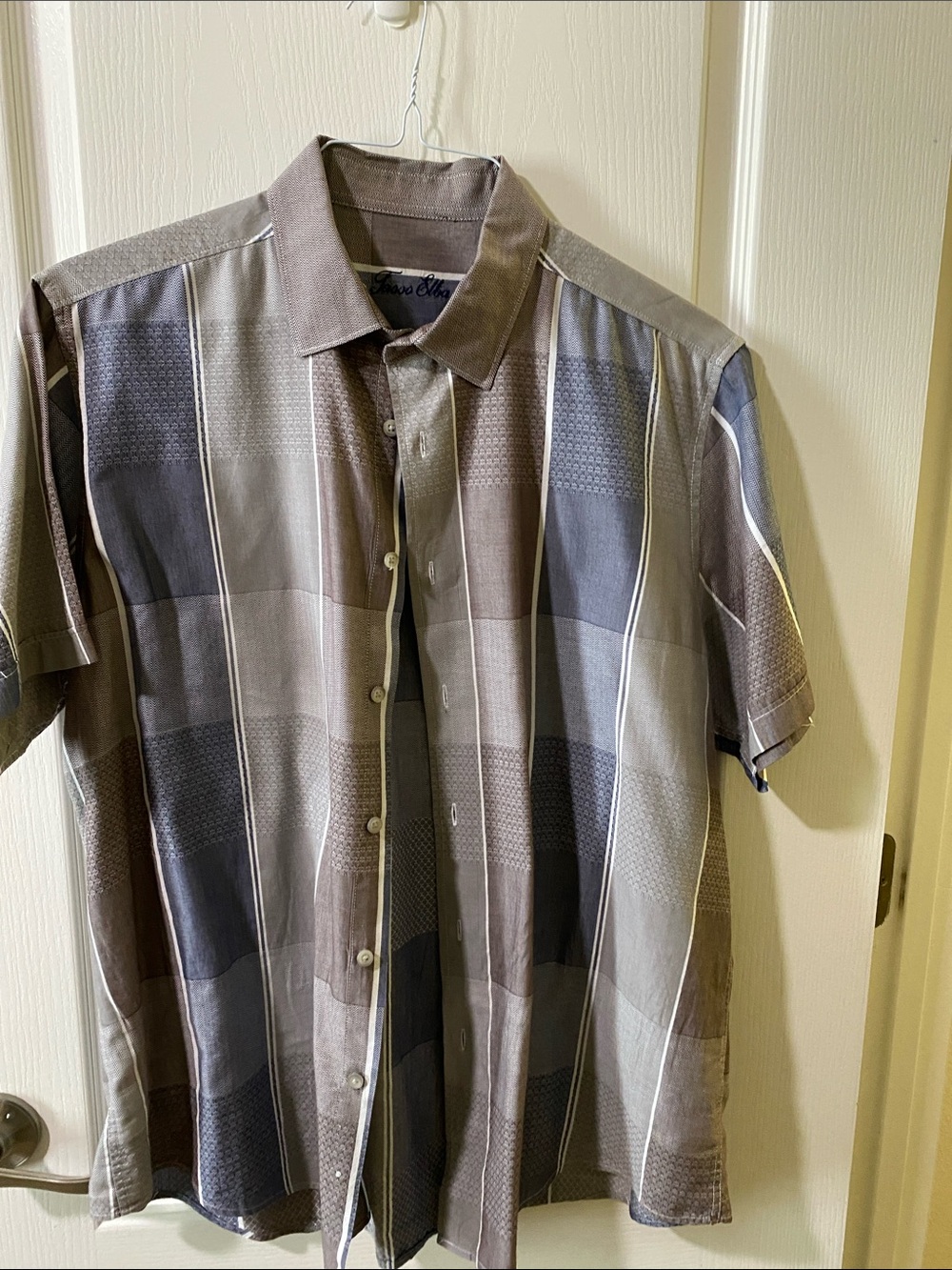 Tasso Elba Men's Short Sleeve Button-Up Shirt in Muted Brown and Gray